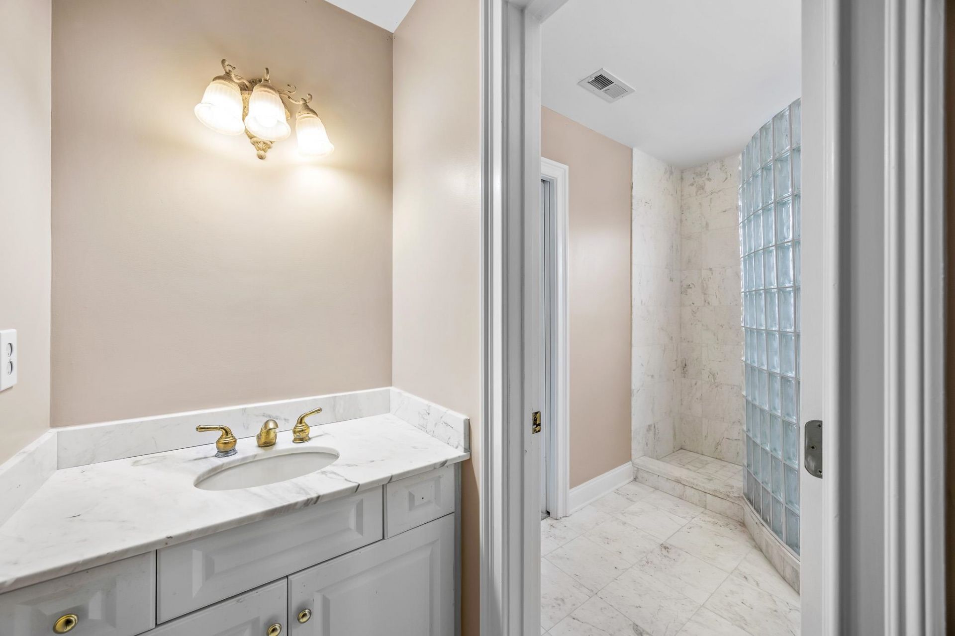 1011 Clubhouse Dr. Photo 29