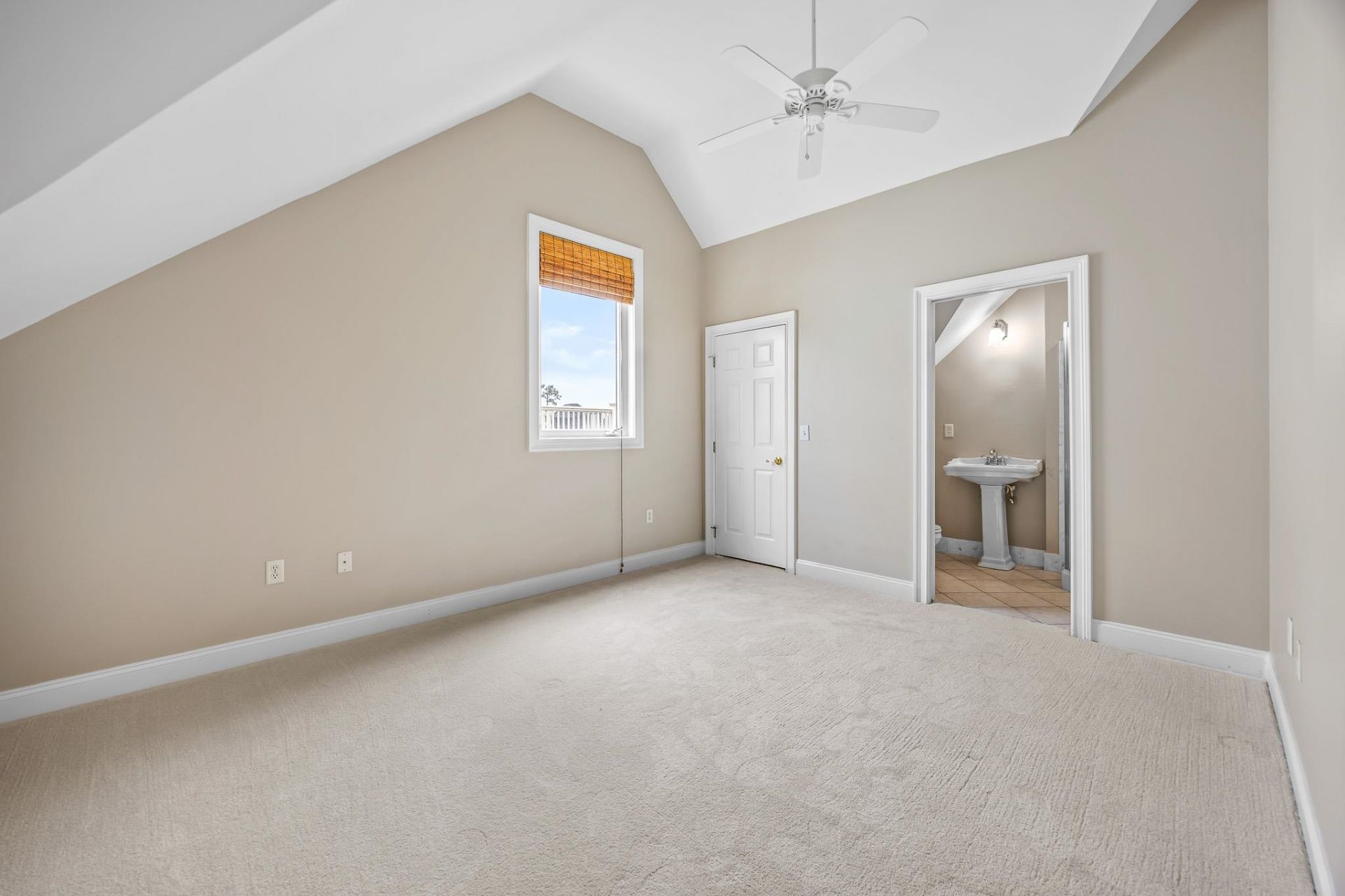 1011 Clubhouse Dr. Photo 30