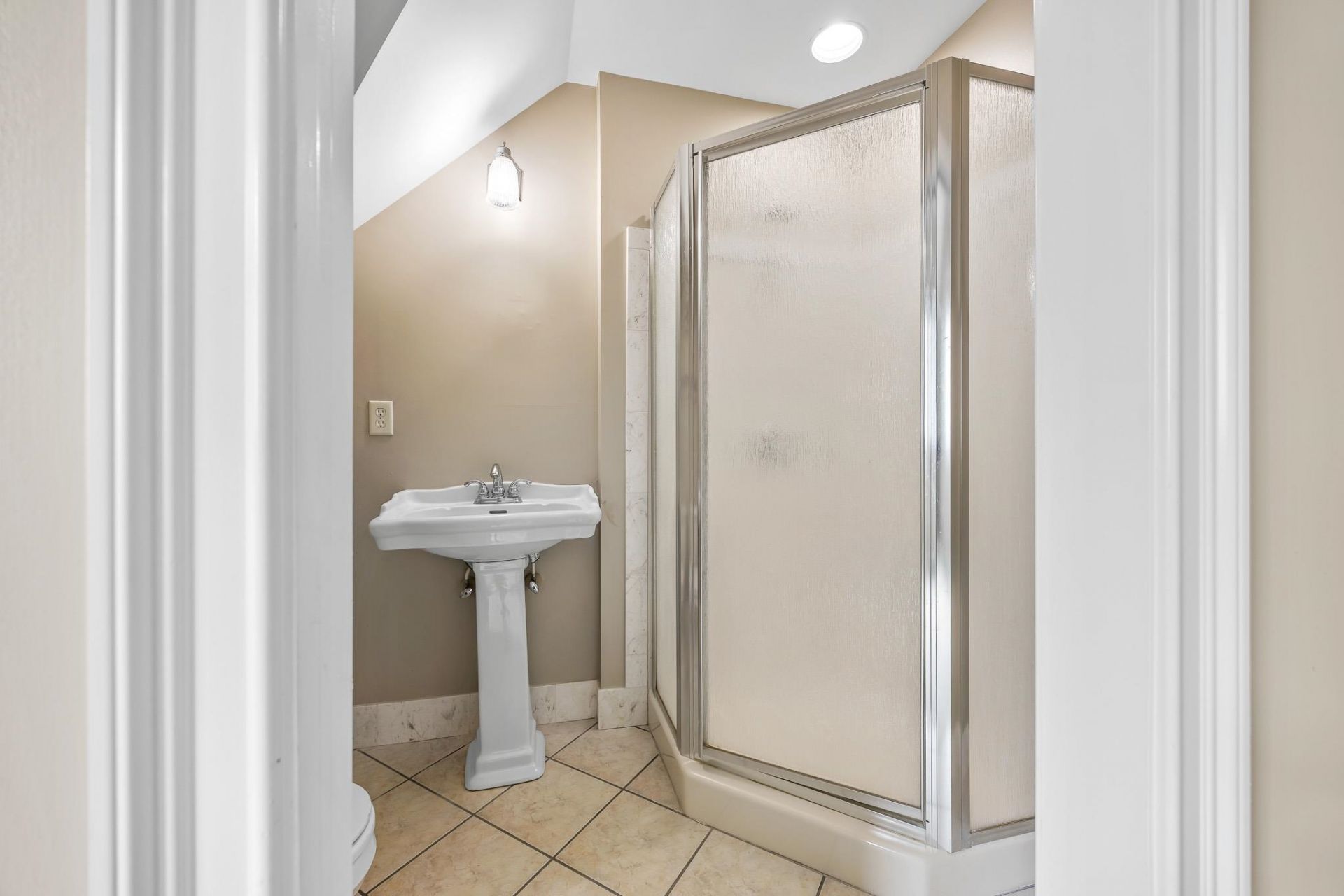 1011 Clubhouse Dr. Photo 31