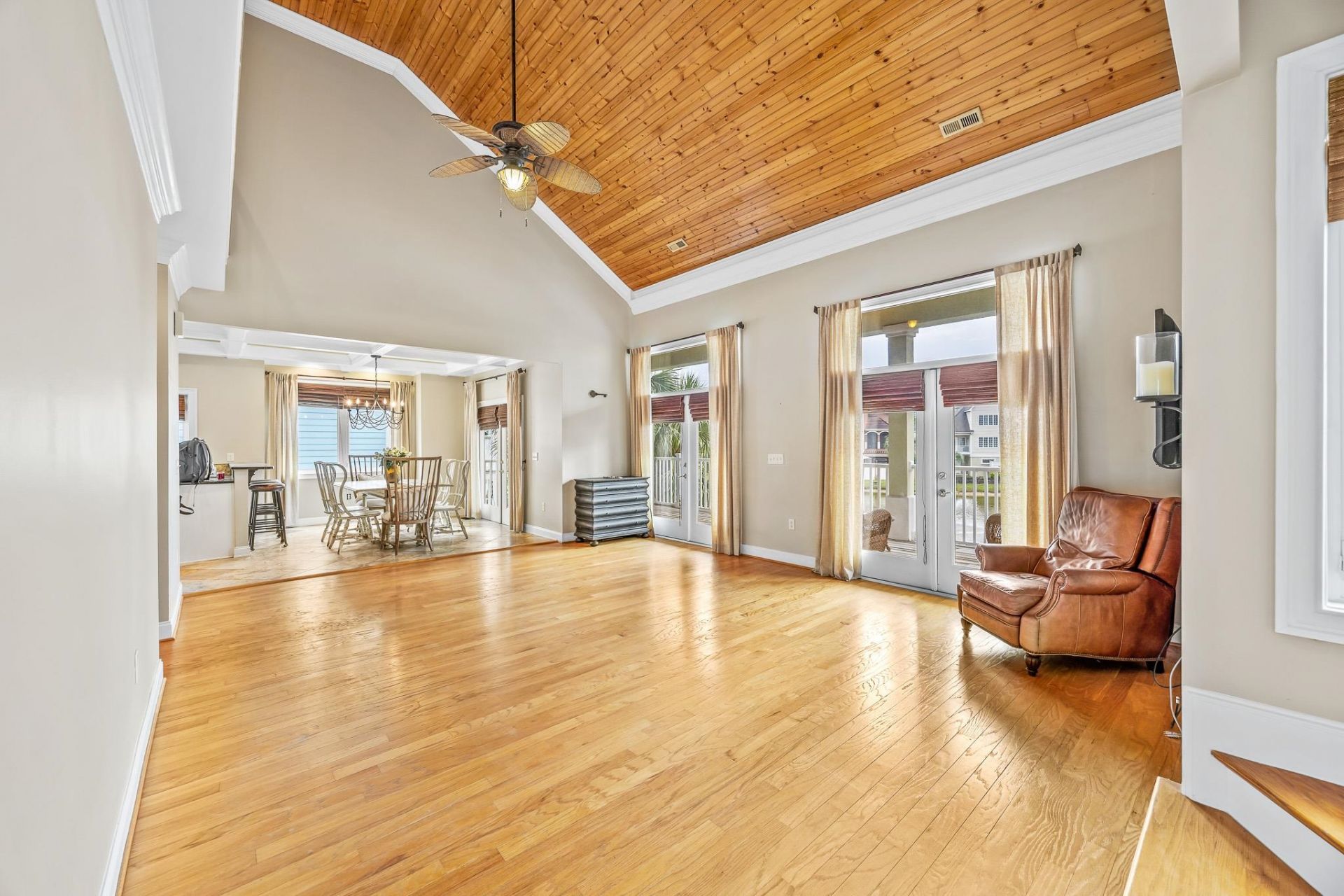 1011 Clubhouse Dr. Photo 7