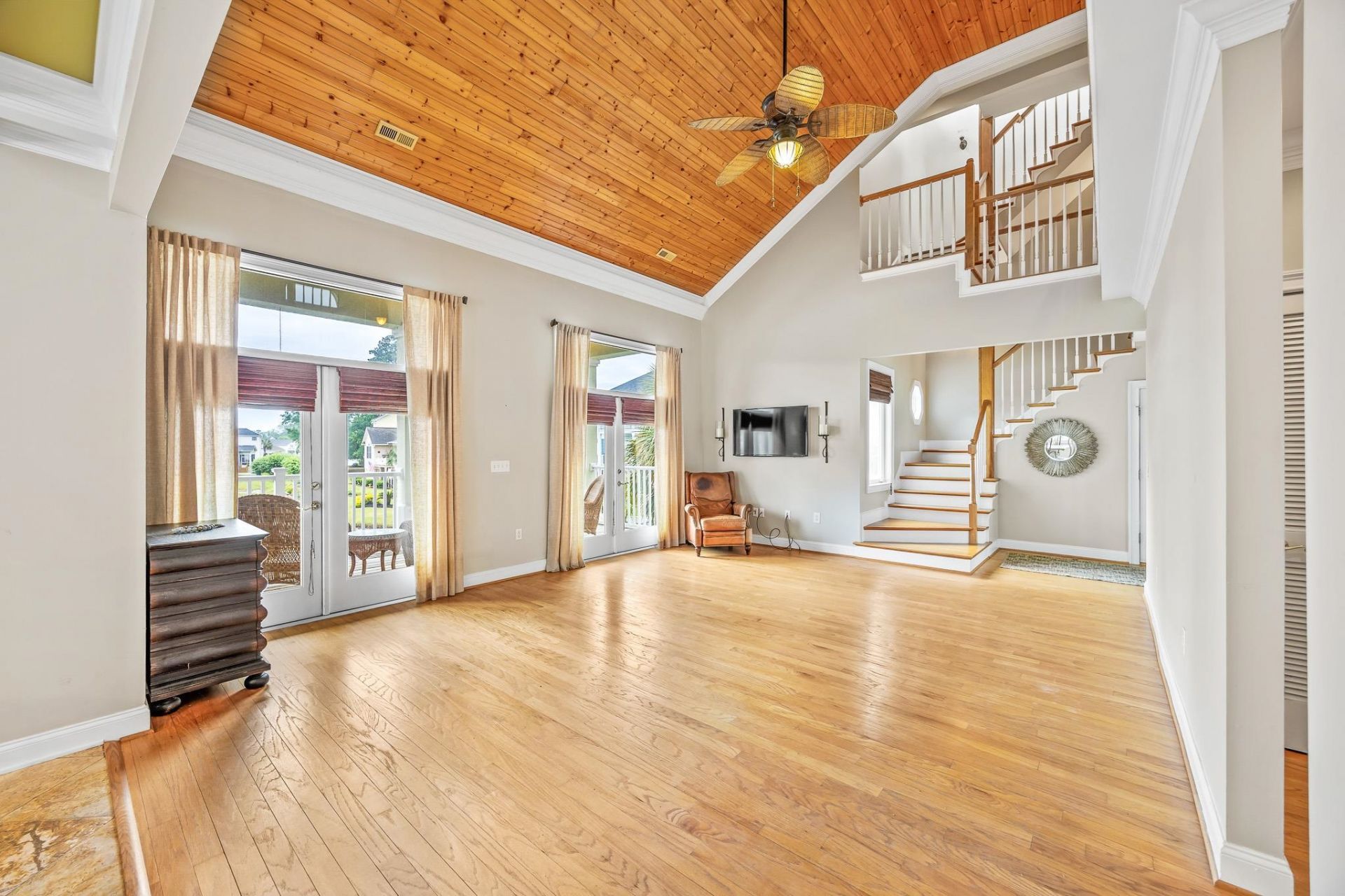 1011 Clubhouse Dr. Photo 8