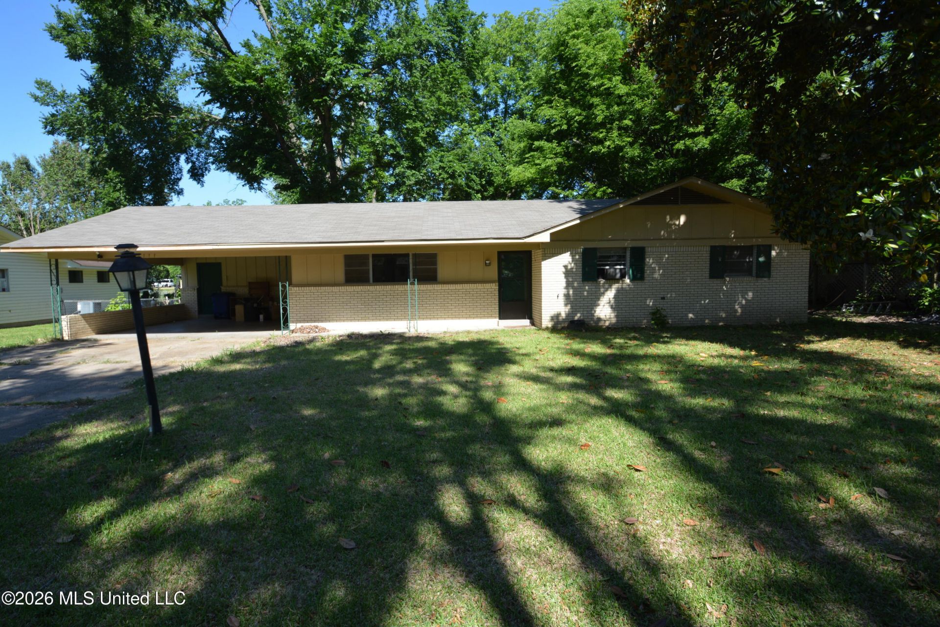 2111 Country Club Drive, Yazoo City, MS 39194 Main Photo