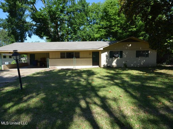 2111 Country Club Drive, Yazoo City, MS 39194