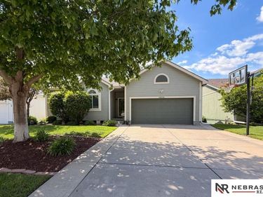 14634 Saratoga Street , Omaha, NE 68116