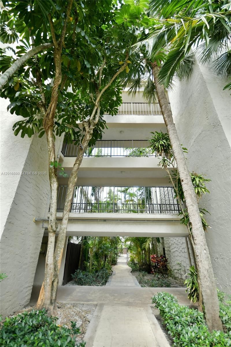 6884 N Kendall Dr, Unit C401, Pinecrest, FL 33156 Photo