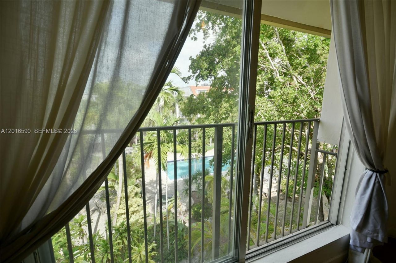 6884 N Kendall Dr, Unit C401, Pinecrest, FL 33156 Photo