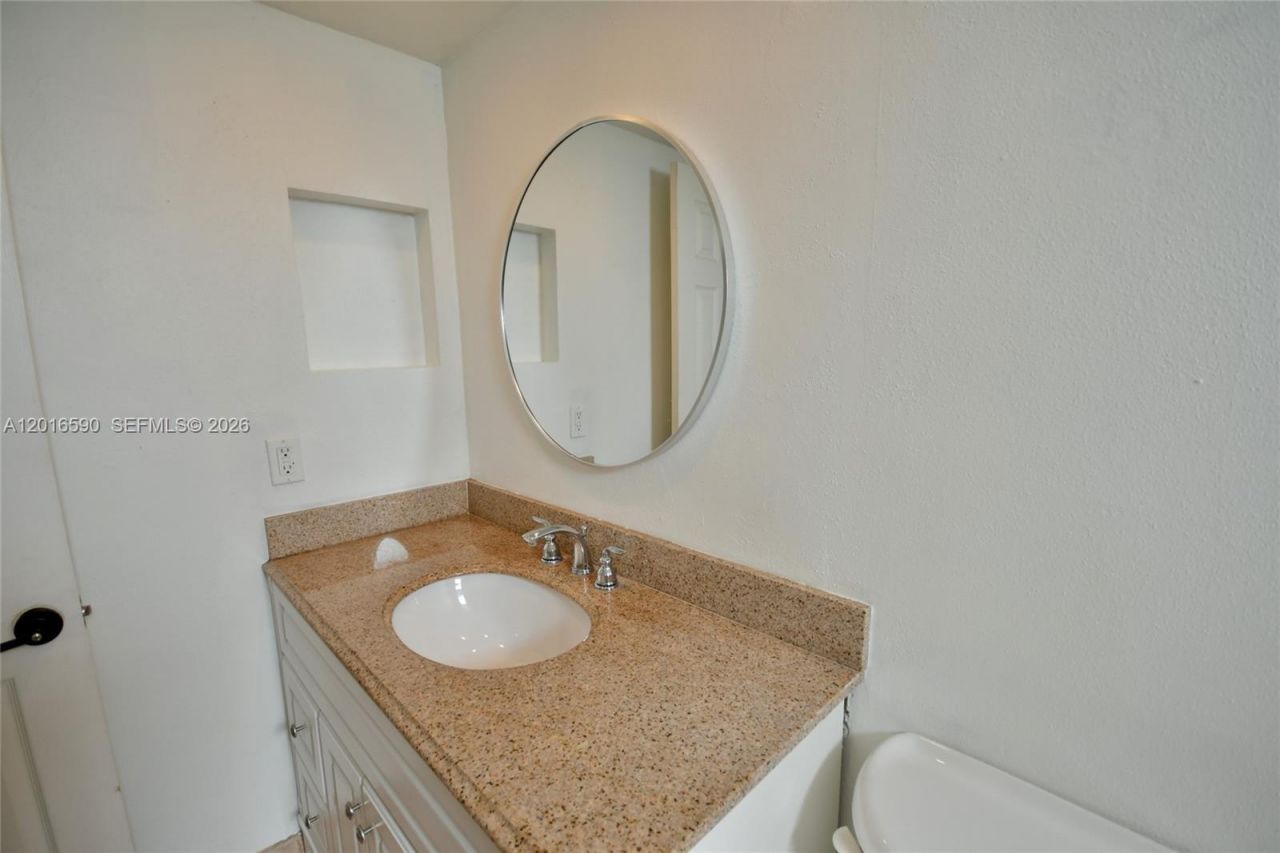 6884 N Kendall Dr, Unit C401, Pinecrest, FL 33156 Photo