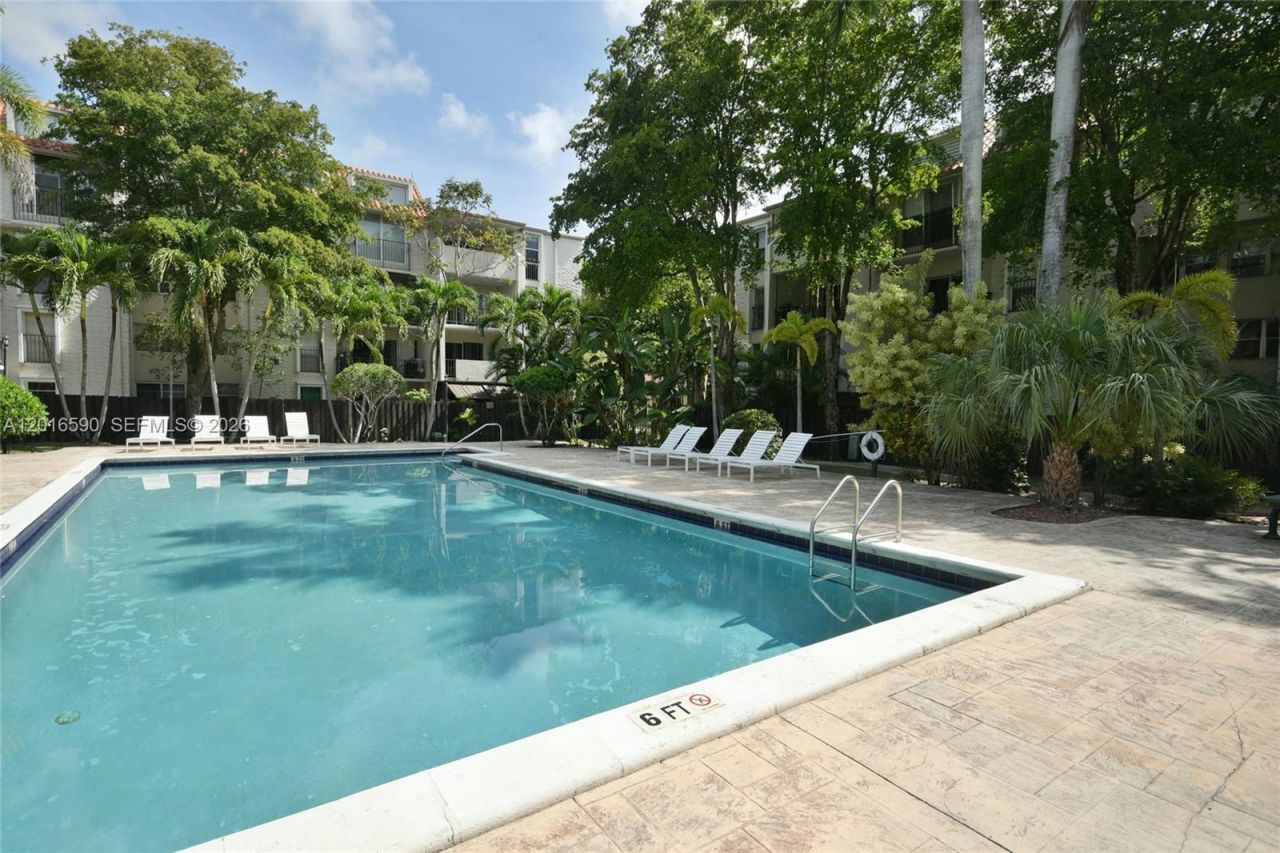 6884 N Kendall Dr, Unit C401, Pinecrest, FL 33156 Photo