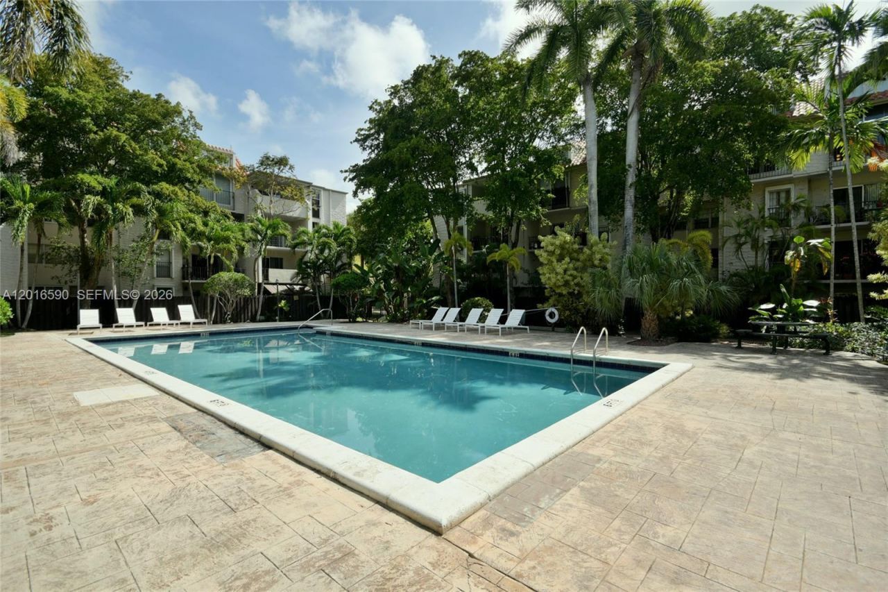 6884 N Kendall Dr, Unit C401, Pinecrest, FL 33156 Photo