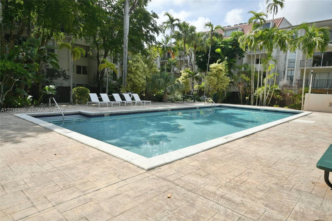 6884 N Kendall Dr, Unit C401, Pinecrest, FL 33156 Photo