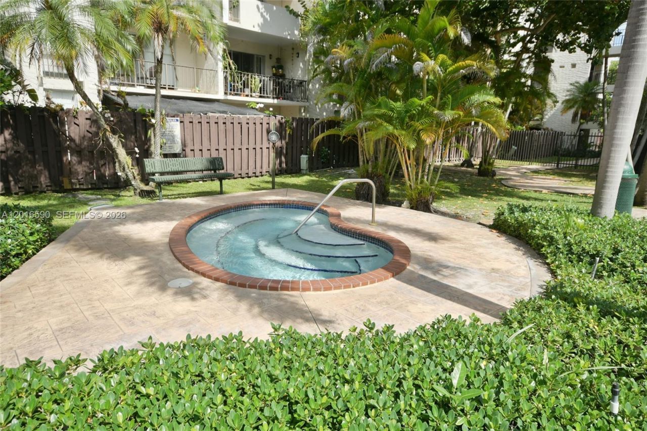 6884 N Kendall Dr, Unit C401, Pinecrest, FL 33156 Photo