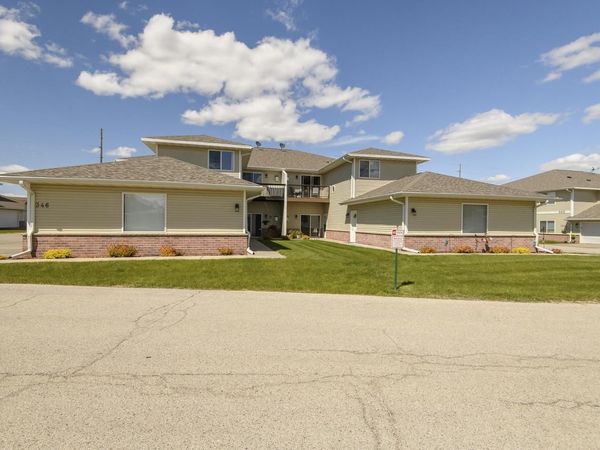 346 Brookside DRIVE, Unit 7, Mayville, WI 53050