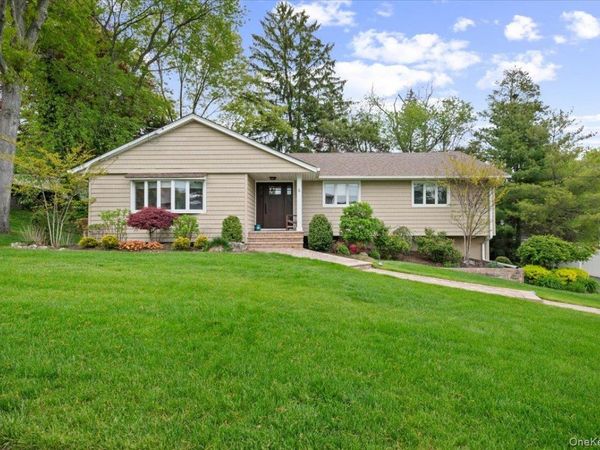 6 Long Ridge Road , Plainview, NY 11803