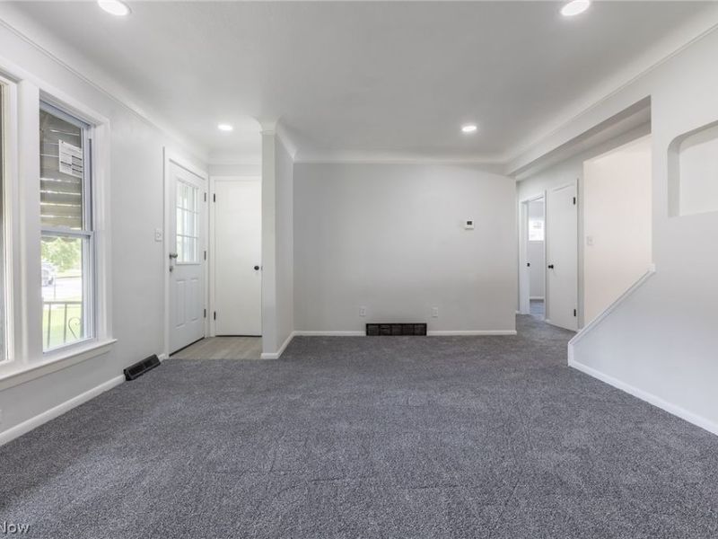 29307 Lake Shore Boulevard, Willowick, OH 44095 Photo 4