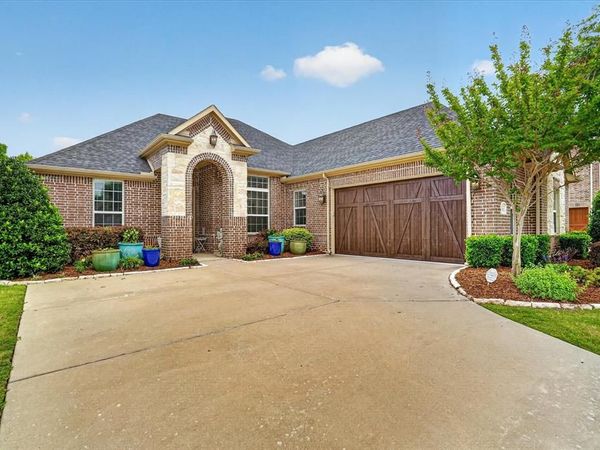 933 Merion Drive , Fort Worth, TX 76028