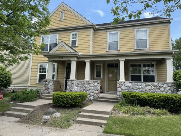 322 Village Square , Burns Harbor, IN 46304