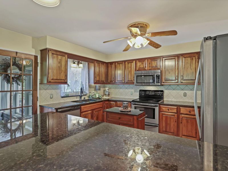 225 Sebaugh Drive , Zanesville, OH 43701 Photo 14
