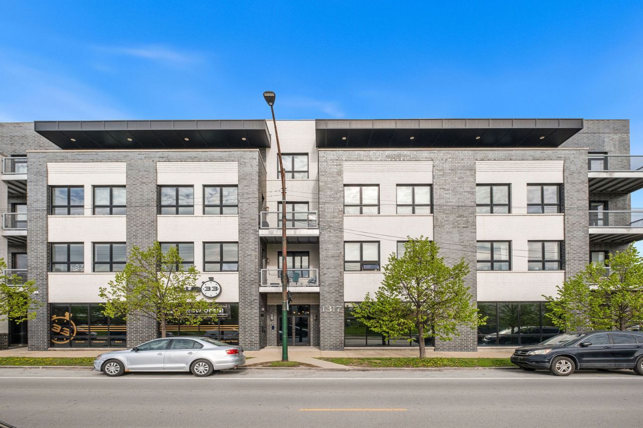 1317 N Larrabee Street, Unit 402, Chicago, IL 60610 Main Photo