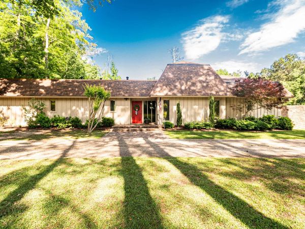 166 Glenridge Pkwy, El Dorado, AR 71730