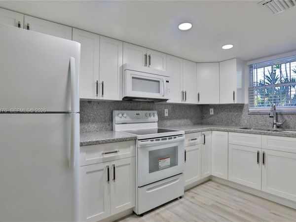 10 NW 87th Ave, Unit B209, Miami, FL 33172