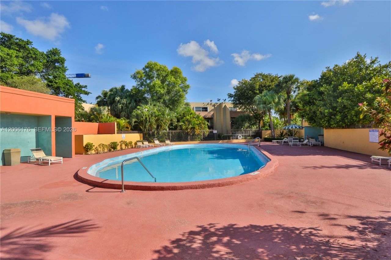 10 NW 87th Ave, Unit B209, Miami, FL 33172 Photo