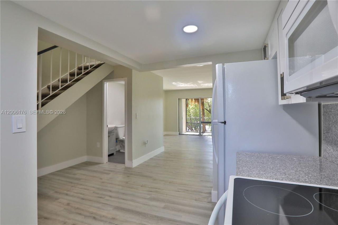10 NW 87th Ave, Unit B209, Miami, FL 33172 Photo