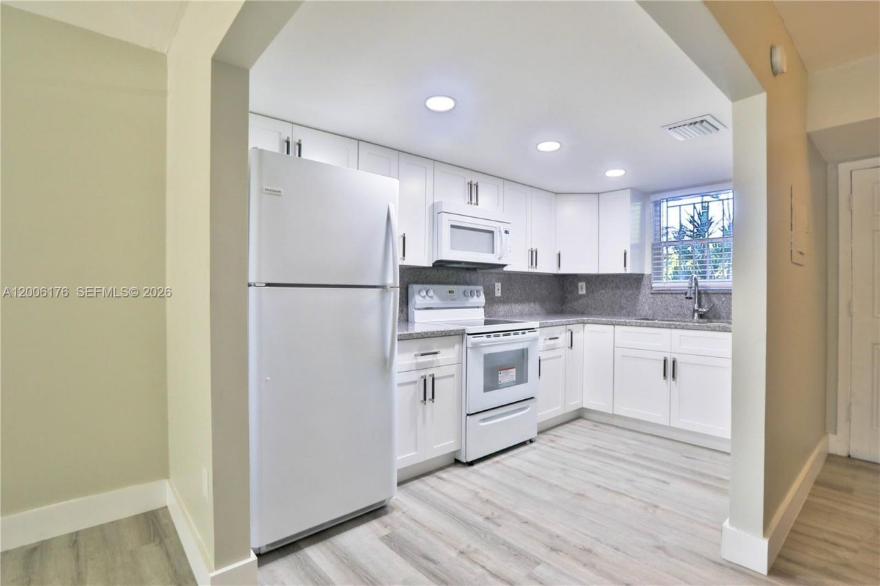 10 NW 87th Ave, Unit B209, Miami, FL 33172 Photo