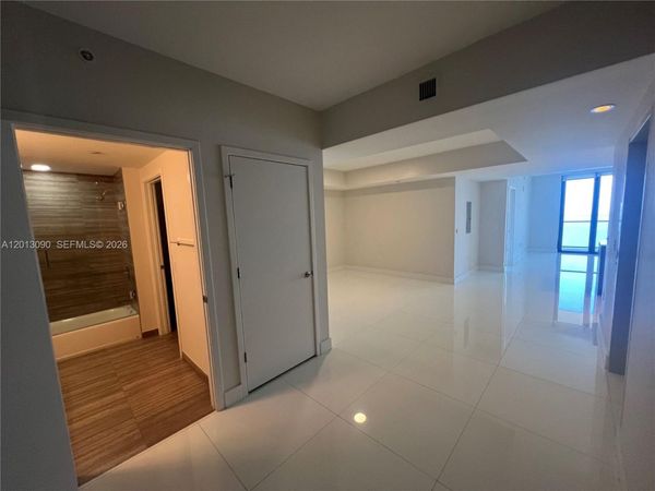1010 Brickell Ave, Unit 3704, Miami, FL 33131