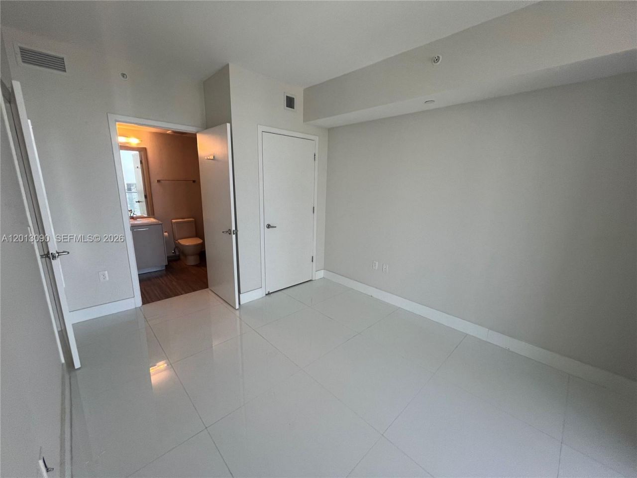 1010 Brickell Ave, Unit 3704, Miami, FL 33131 Photo