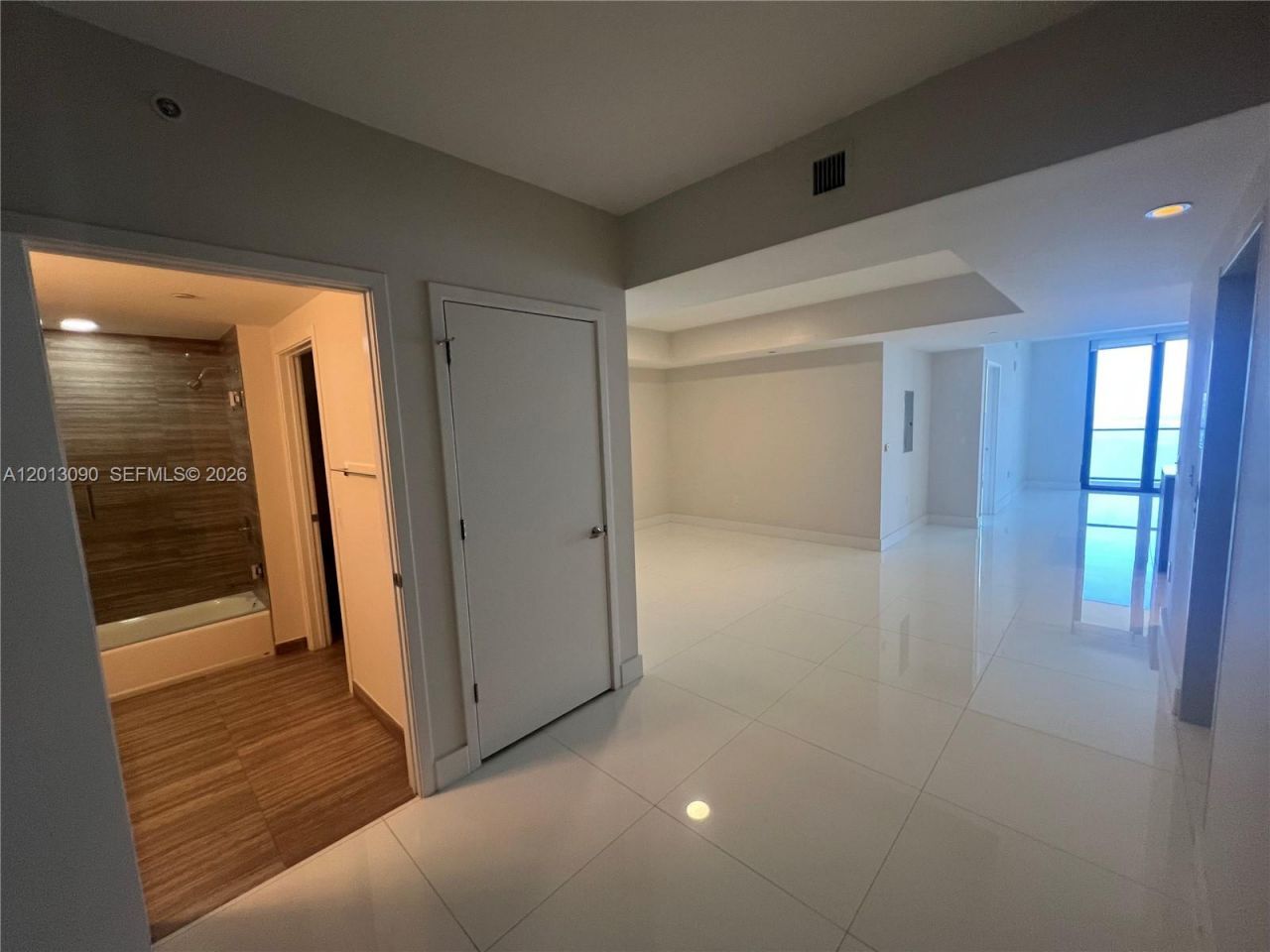 1010 Brickell Ave, Unit 3704, Miami, FL 33131 Photo