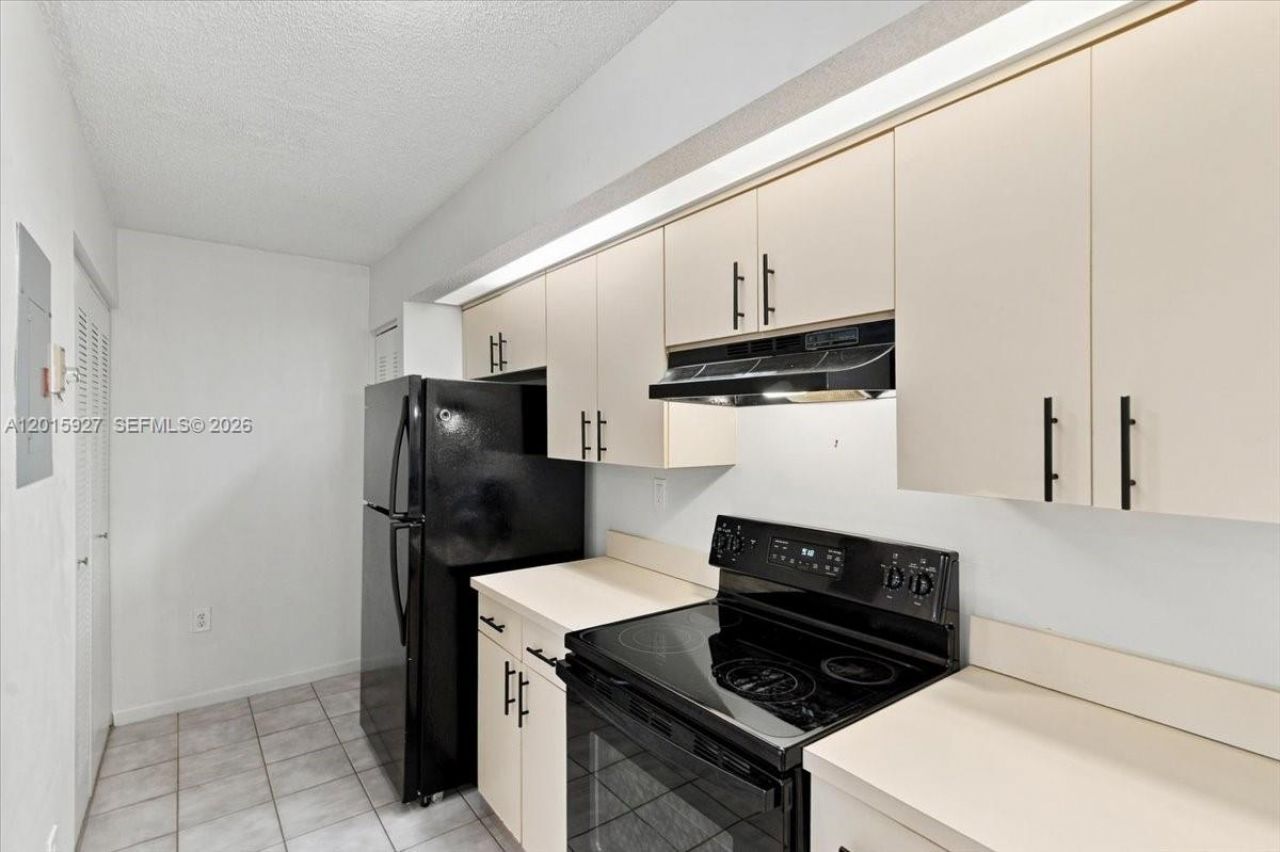 8660 SW 212th St, Unit 306, Cutler Bay, FL 33189 Photo