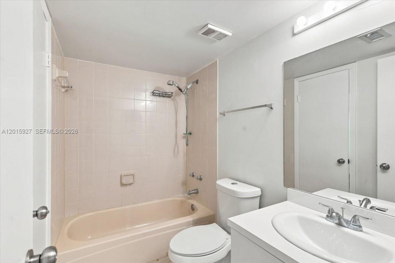 8660 SW 212th St, Unit 306, Cutler Bay, FL 33189 Photo