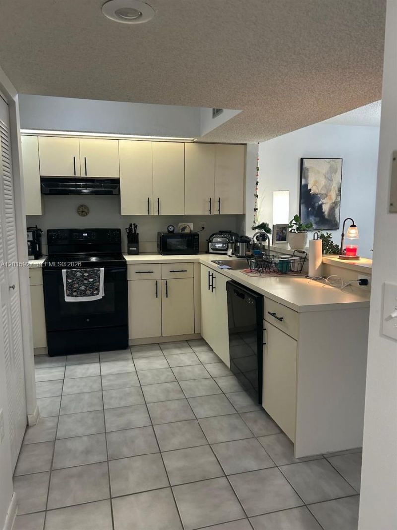 8660 SW 212th St , Unit 306, Cutler Bay, FL 33189 Photo
