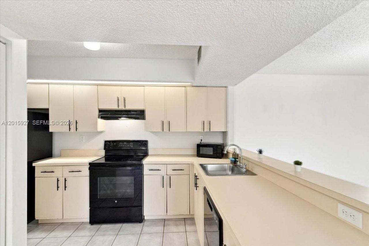 8660 SW 212th St, Unit 306, Cutler Bay, FL 33189 Photo
