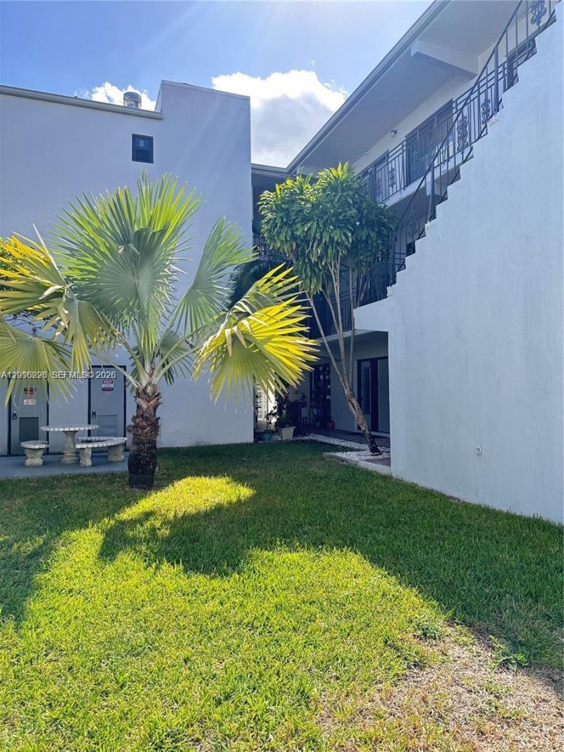 5991 SW 76th St , Unit C2, South Miami, FL 33143 Photo