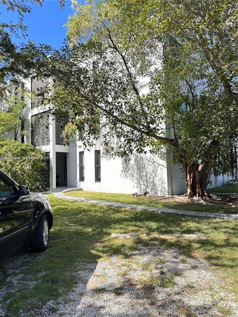5991 SW 76th St , Unit C2, South Miami, FL 33143 Photo