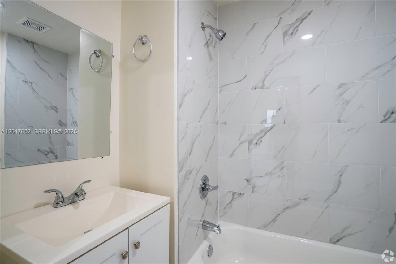 433 SW 6th St, Unit 10, Miami, FL 33130 Photo