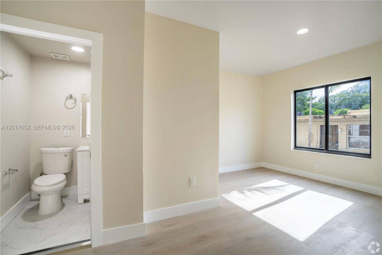 433 SW 6th St, Unit 10, Miami, FL 33130 Photo