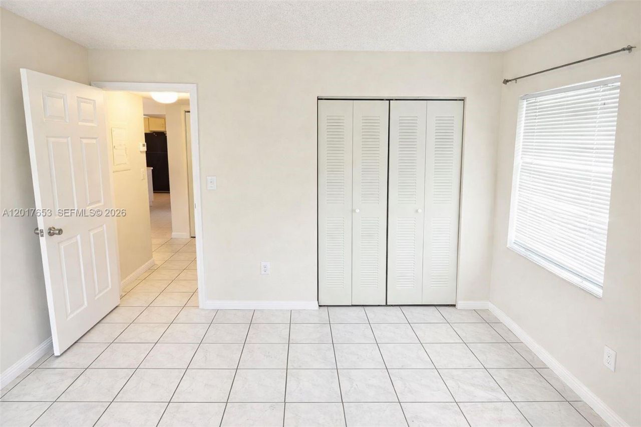 464 NE 210th Circle Ter, Unit 204, Miami, FL 33179 Photo