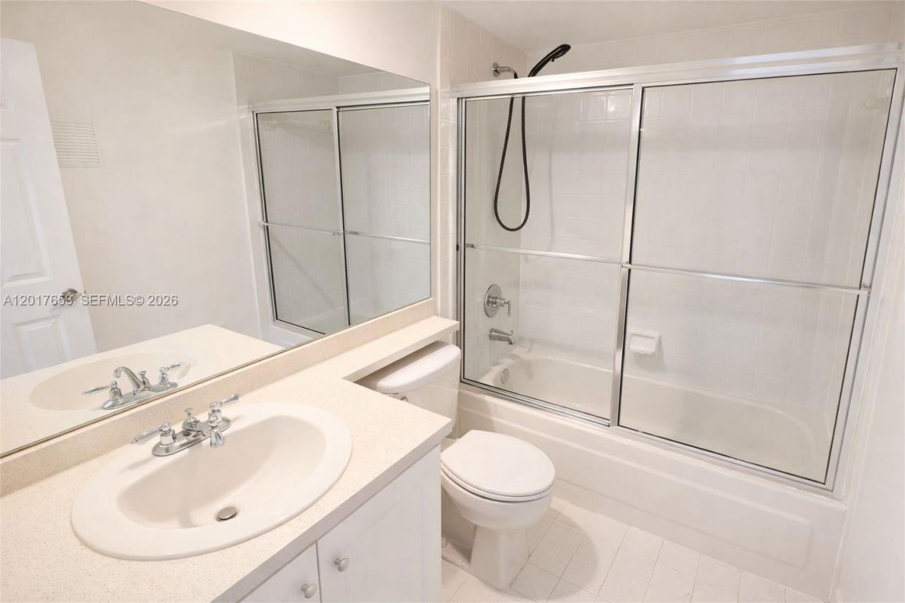 464 NE 210th Circle Ter, Unit 204, Miami, FL 33179 Photo