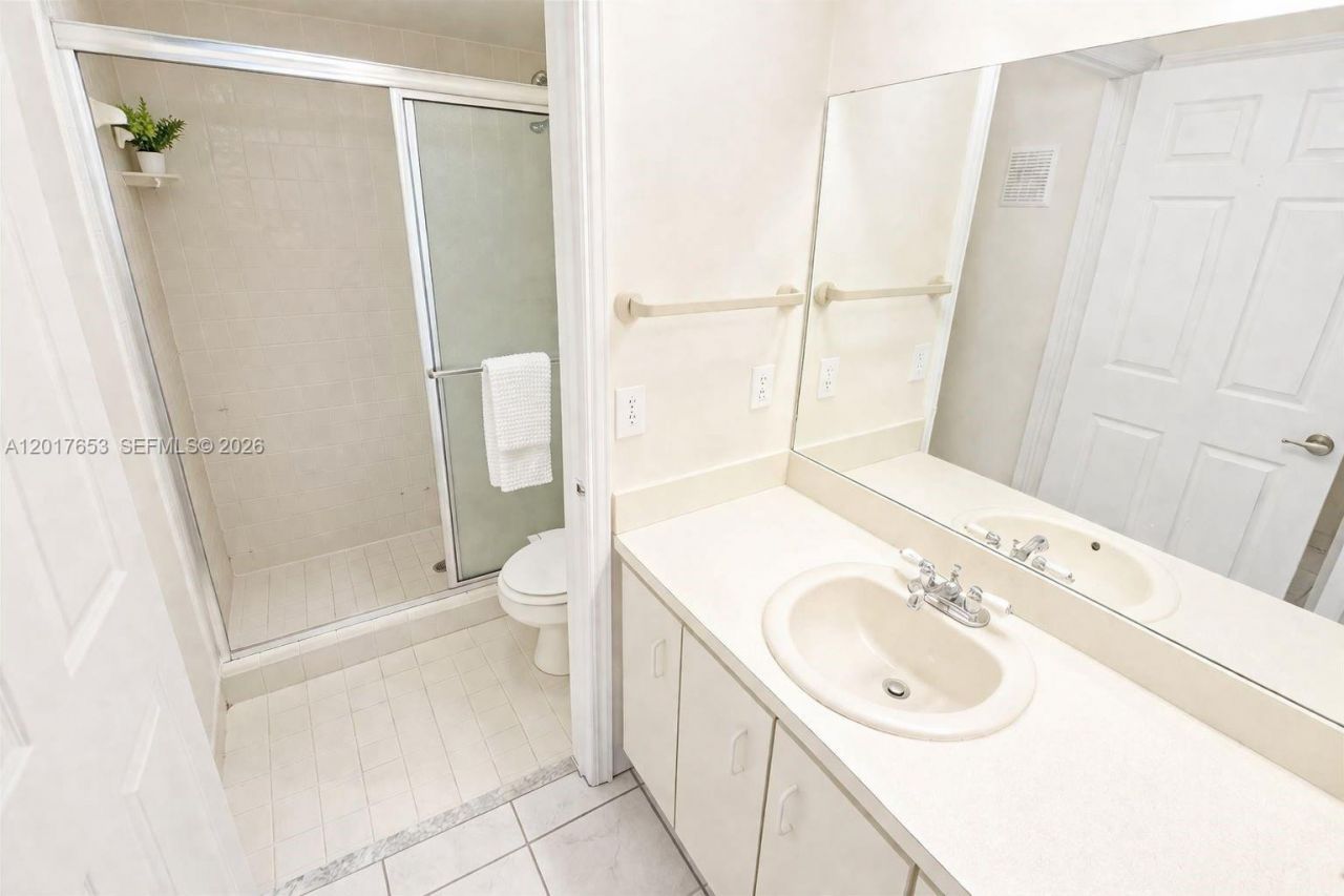 464 NE 210th Circle Ter, Unit 204, Miami, FL 33179 Photo