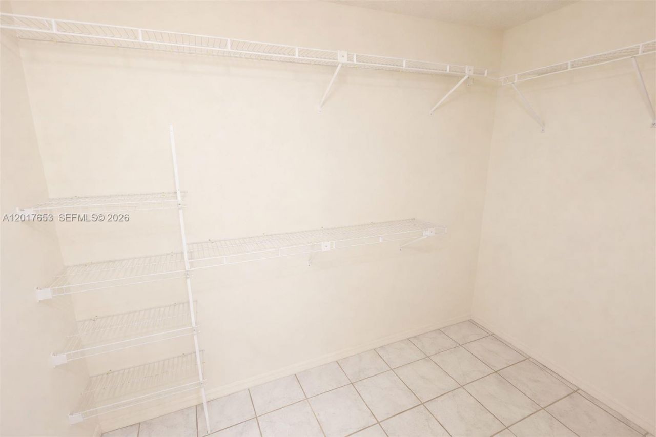 464 NE 210th Circle Ter, Unit 204, Miami, FL 33179 Photo