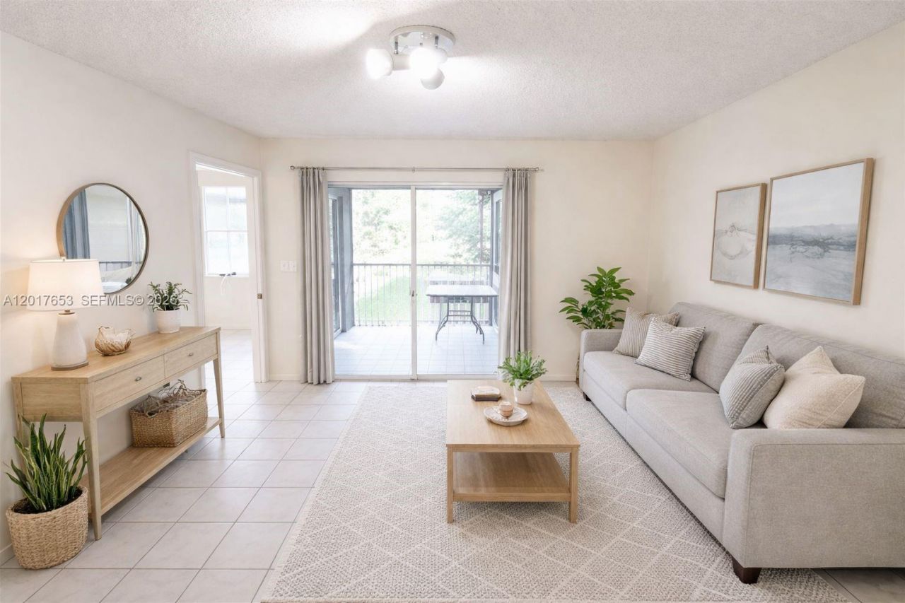 464 NE 210th Circle Ter, Unit 204, Miami, FL 33179 Photo