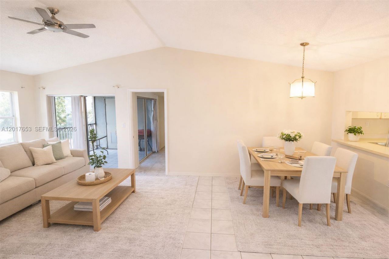 464 NE 210th Circle Ter, Unit 204, Miami, FL 33179 Photo