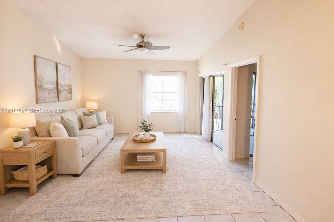 464 NE 210th Circle Ter, Unit 204, Miami, FL 33179 Photo