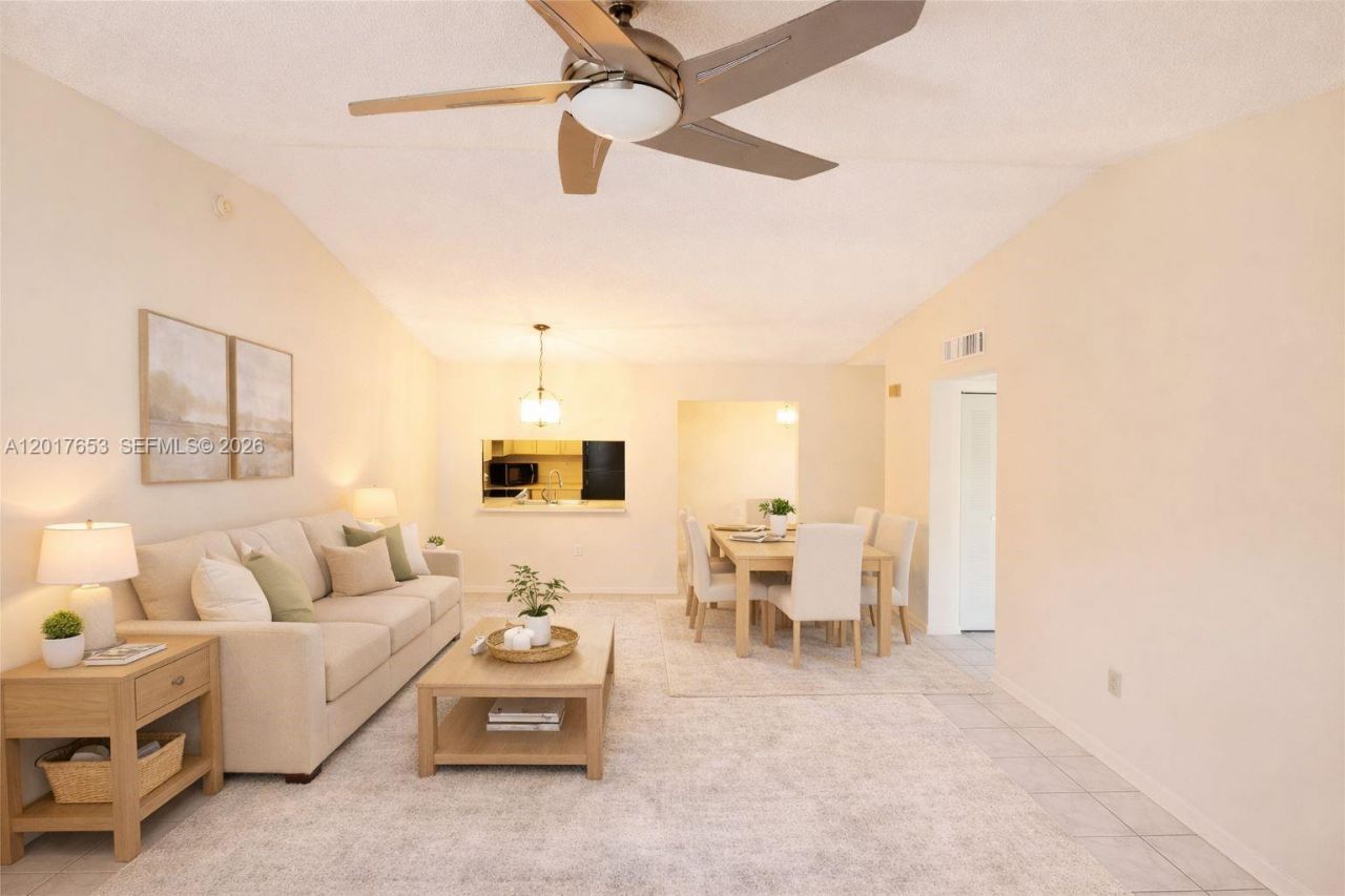 464 NE 210th Circle Ter, Unit 204, Miami, FL 33179 Photo