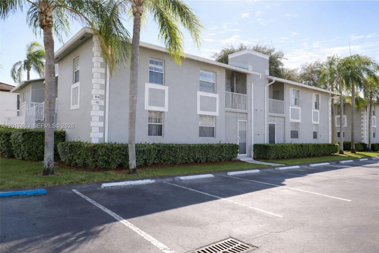 464 NE 210th Circle Ter, Unit 204, Miami, FL 33179 Photo