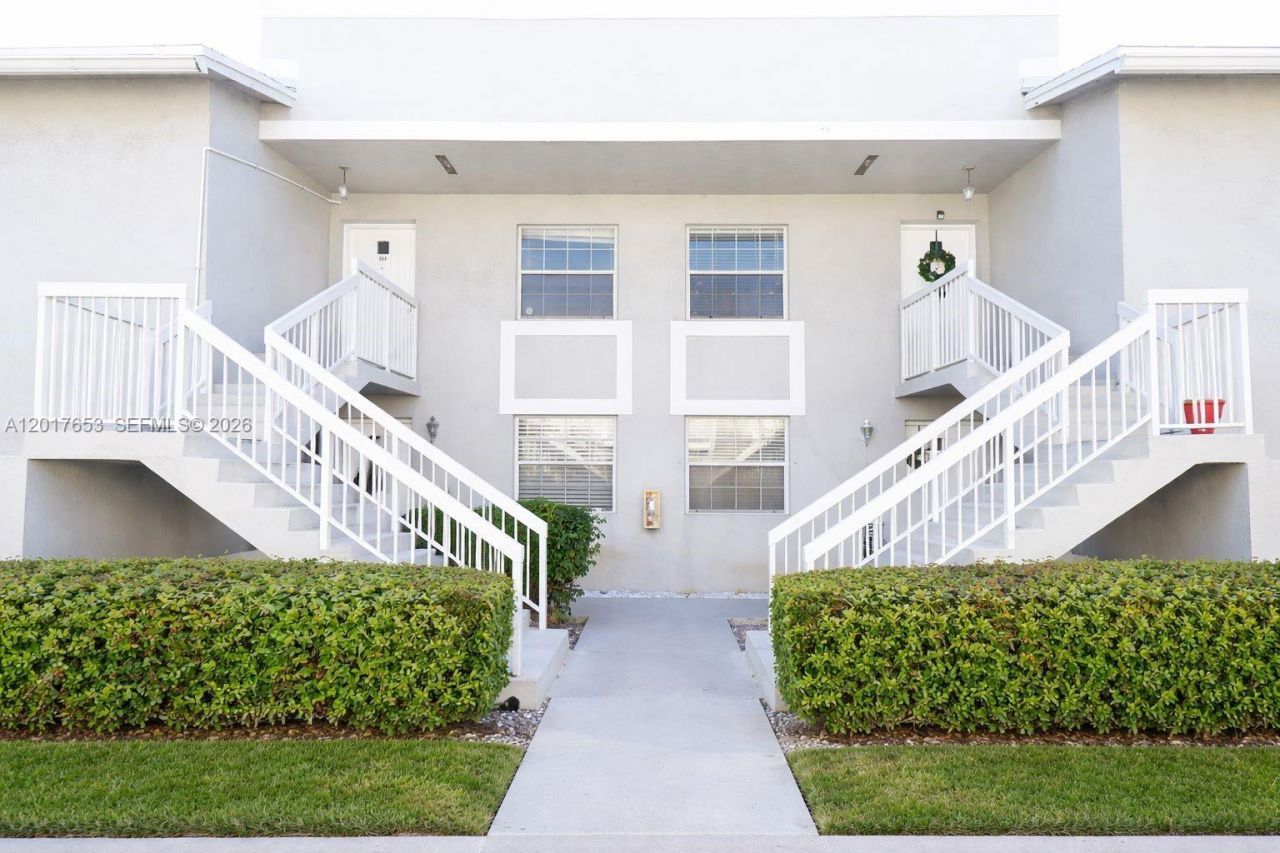 464 NE 210th Circle Ter, Unit 204, Miami, FL 33179 Photo