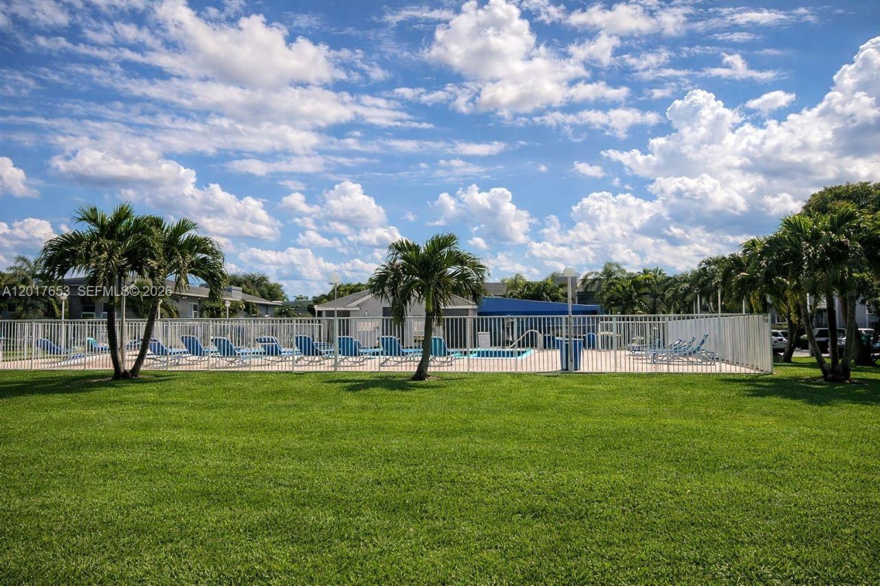 464 NE 210th Circle Ter, Unit 204, Miami, FL 33179 Photo