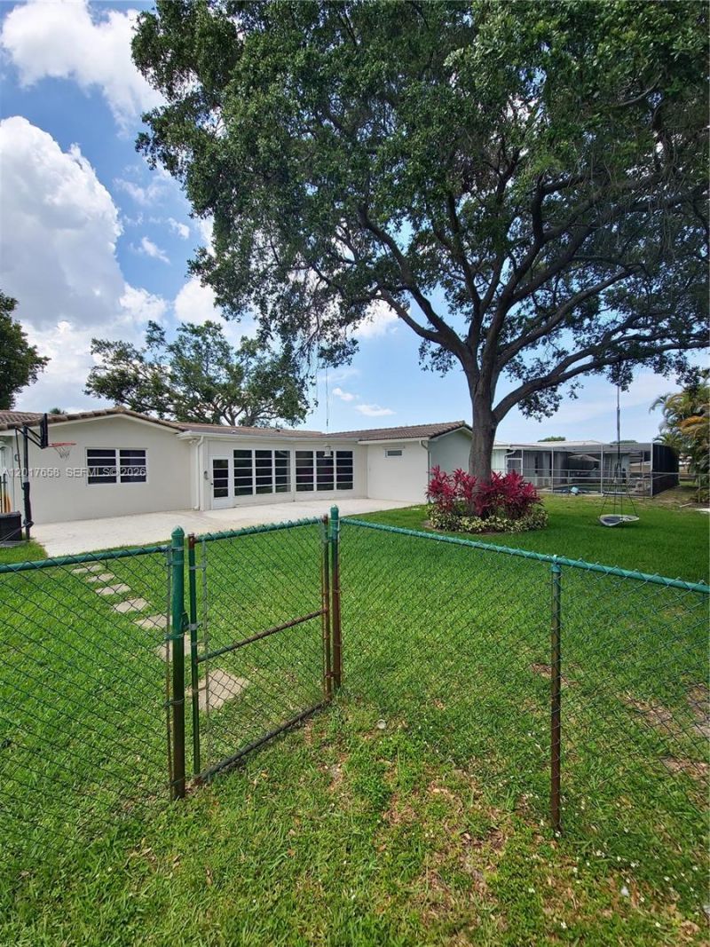 4900 Cleveland St , Hollywood, FL 33021 Photo